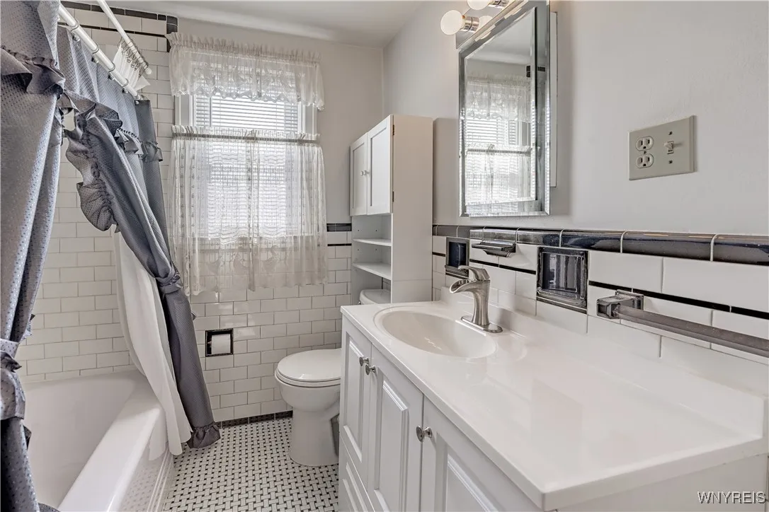 806 Cleveland Drive, Cheektowaga, New York 14225, Cheektowaga, New York 14225, 8 Bedrooms Bedrooms, ,4 BathroomsBathrooms,Residential,For Sale,806 Cleveland Drive, Cheektowaga, New York 14225,B1622355