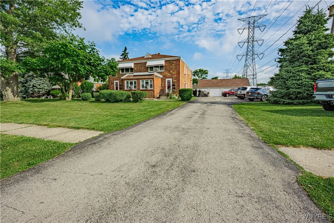 806 Cleveland Drive, Cheektowaga, New York 14225, Cheektowaga, New York 14225, 8 Bedrooms Bedrooms, ,4 BathroomsBathrooms,Residential,For Sale,806 Cleveland Drive, Cheektowaga, New York 14225,B1622355