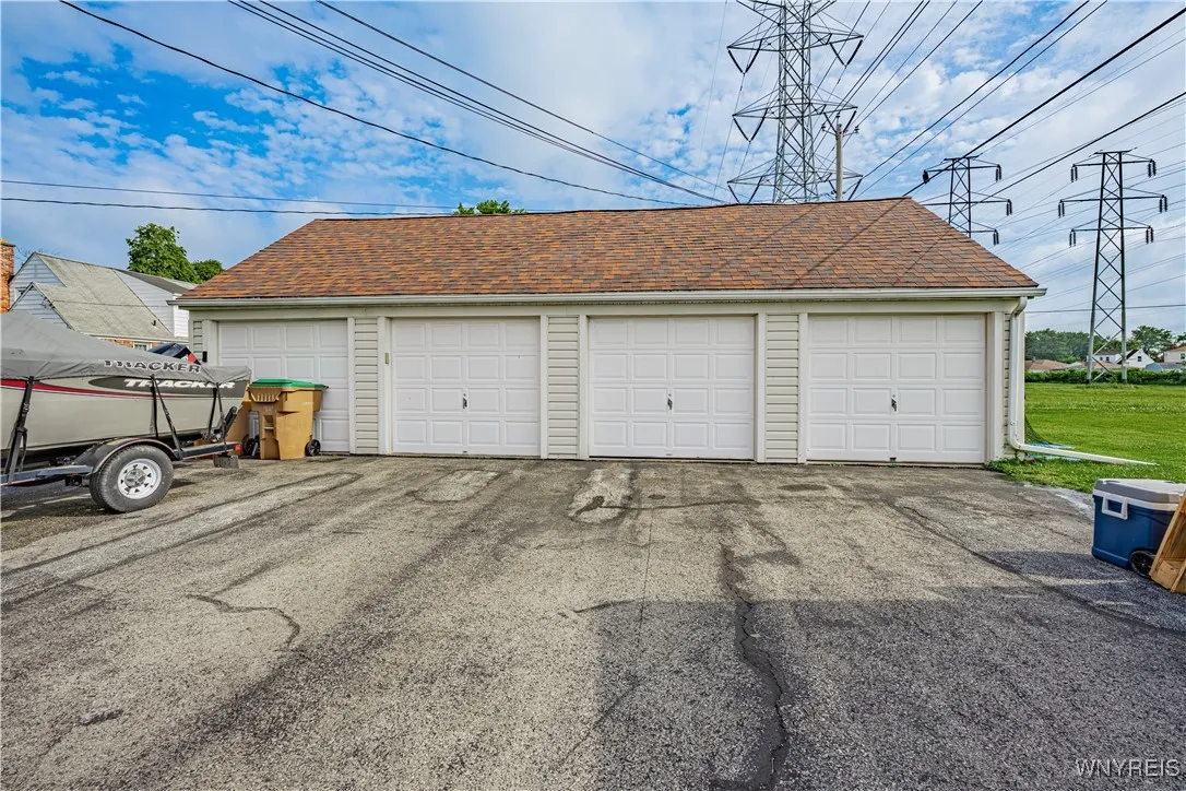806 Cleveland Drive, Cheektowaga, New York 14225, Cheektowaga, New York 14225, 8 Bedrooms Bedrooms, ,4 BathroomsBathrooms,Residential,For Sale,806 Cleveland Drive, Cheektowaga, New York 14225,B1622355