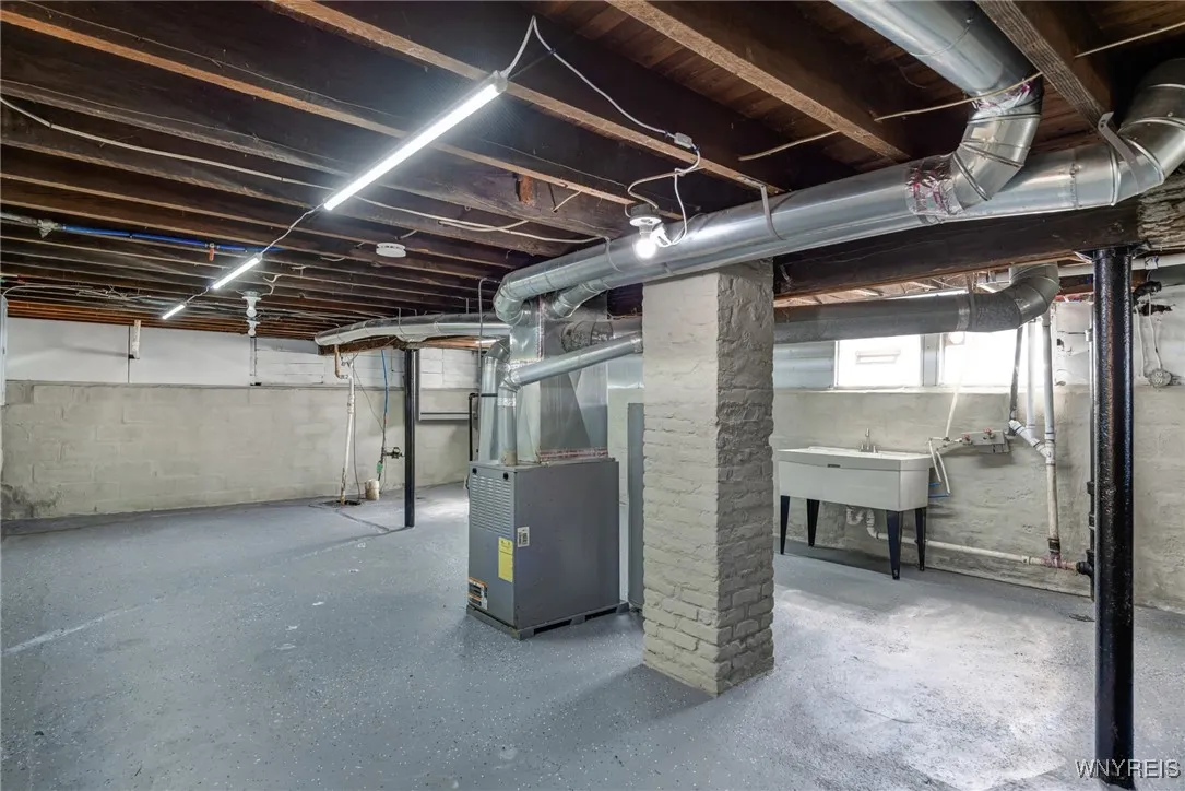 40 Decker Street, Buffalo, New York 14215, Buffalo, New York 14215, 4 Bedrooms Bedrooms, 7 Rooms Rooms,1 BathroomBathrooms,Residential,For Sale,40 Decker Street, Buffalo, New York 14215,B1622409