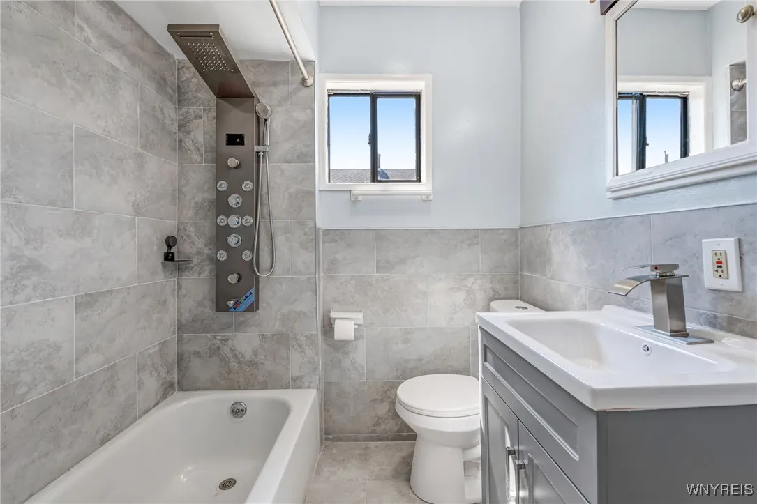 40 Decker Street, Buffalo, New York 14215, Buffalo, New York 14215, 4 Bedrooms Bedrooms, 7 Rooms Rooms,1 BathroomBathrooms,Residential,For Sale,40 Decker Street, Buffalo, New York 14215,B1622409