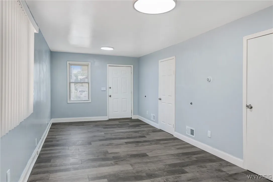 40 Decker Street, Buffalo, New York 14215, Buffalo, New York 14215, 4 Bedrooms Bedrooms, 7 Rooms Rooms,1 BathroomBathrooms,Residential,For Sale,40 Decker Street, Buffalo, New York 14215,B1622409