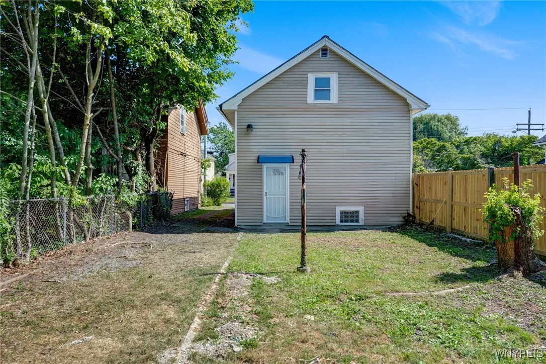 40 Decker Street, Buffalo, New York 14215, Buffalo, New York 14215, 4 Bedrooms Bedrooms, 7 Rooms Rooms,1 BathroomBathrooms,Residential,For Sale,40 Decker Street, Buffalo, New York 14215,B1622409