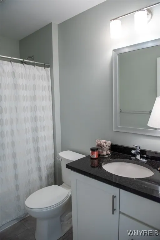 FULL MAIN BATH ON THE
SECOND FLOOR