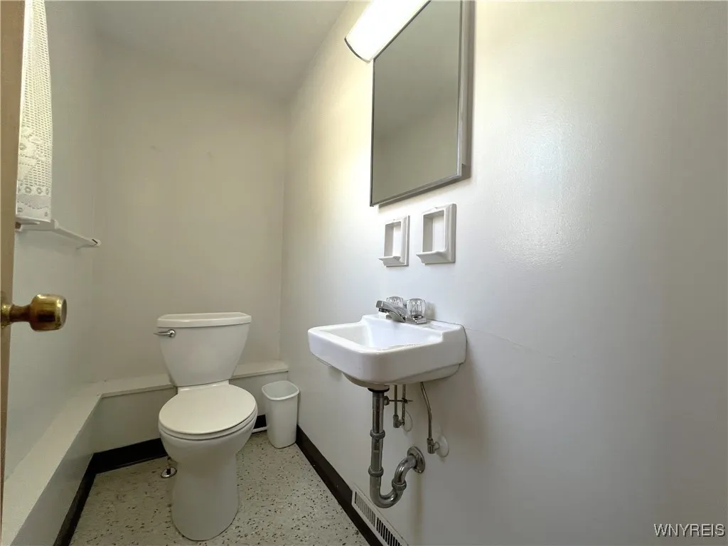 67 Nadon Place, Tonawanda, New York 14150, Tonawanda, New York 14150, 3 Bedrooms Bedrooms, 7 Rooms Rooms,1 BathroomBathrooms,Residential,For Sale,67 Nadon Place, Tonawanda, New York 14150,B1622031