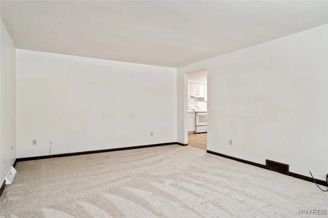 335 Sundridge, Amherst, New York 14428, Amherst, New York 14428, 3 Bedrooms Bedrooms, 4 Rooms Rooms,1 BathroomBathrooms,Residential Lease,For Rent,335 Sundridge, Amherst, New York 14428,B1621994