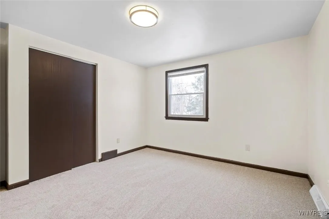 335 Sundridge, Amherst, New York 14428, Amherst, New York 14428, 3 Bedrooms Bedrooms, 4 Rooms Rooms,1 BathroomBathrooms,Residential Lease,For Rent,335 Sundridge, Amherst, New York 14428,B1621994