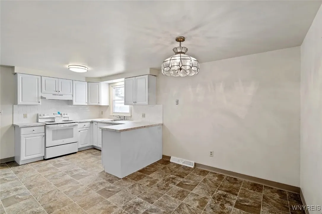 335 Sundridge, Amherst, New York 14428, Amherst, New York 14428, 3 Bedrooms Bedrooms, 4 Rooms Rooms,1 BathroomBathrooms,Residential Lease,For Rent,335 Sundridge, Amherst, New York 14428,B1621994