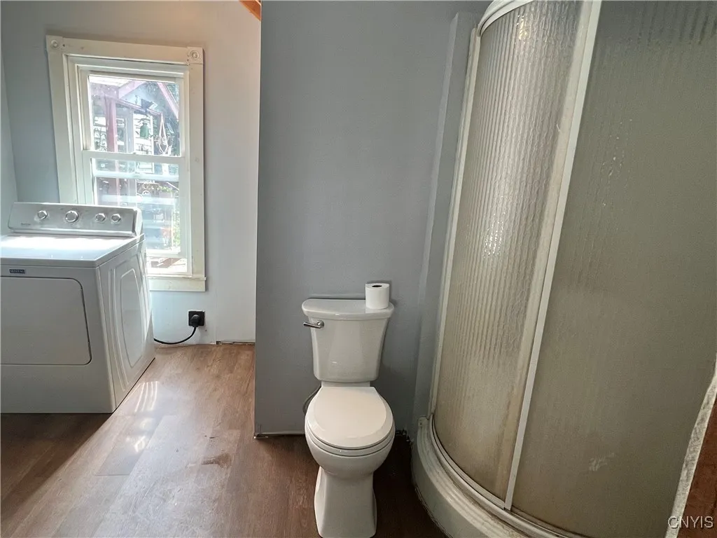 unit 1 full bath with laundry
