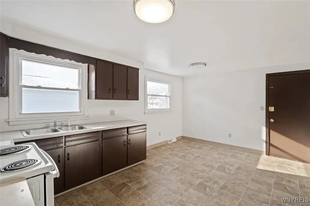 317 Sundridge Drive, Amherst, New York 14228, Amherst, New York 14228, 3 Bedrooms Bedrooms, 4 Rooms Rooms,1 BathroomBathrooms,Residential Lease,For Rent,317 Sundridge Drive, Amherst, New York 14228,B1621979