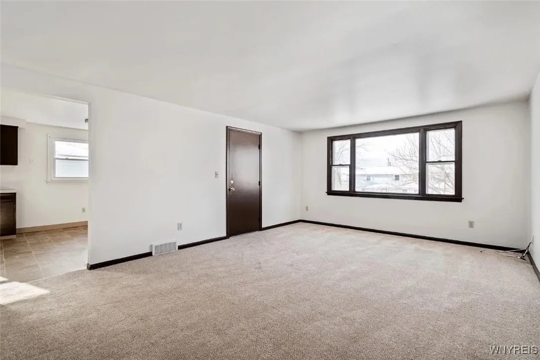 317 Sundridge Drive, Amherst, New York 14228, Amherst, New York 14228, 3 Bedrooms Bedrooms, 4 Rooms Rooms,1 BathroomBathrooms,Residential Lease,For Rent,317 Sundridge Drive, Amherst, New York 14228,B1621979