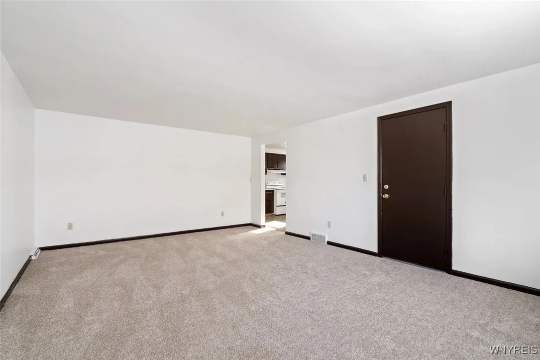 317 Sundridge Drive, Amherst, New York 14228, Amherst, New York 14228, 3 Bedrooms Bedrooms, 4 Rooms Rooms,1 BathroomBathrooms,Residential Lease,For Rent,317 Sundridge Drive, Amherst, New York 14228,B1621979