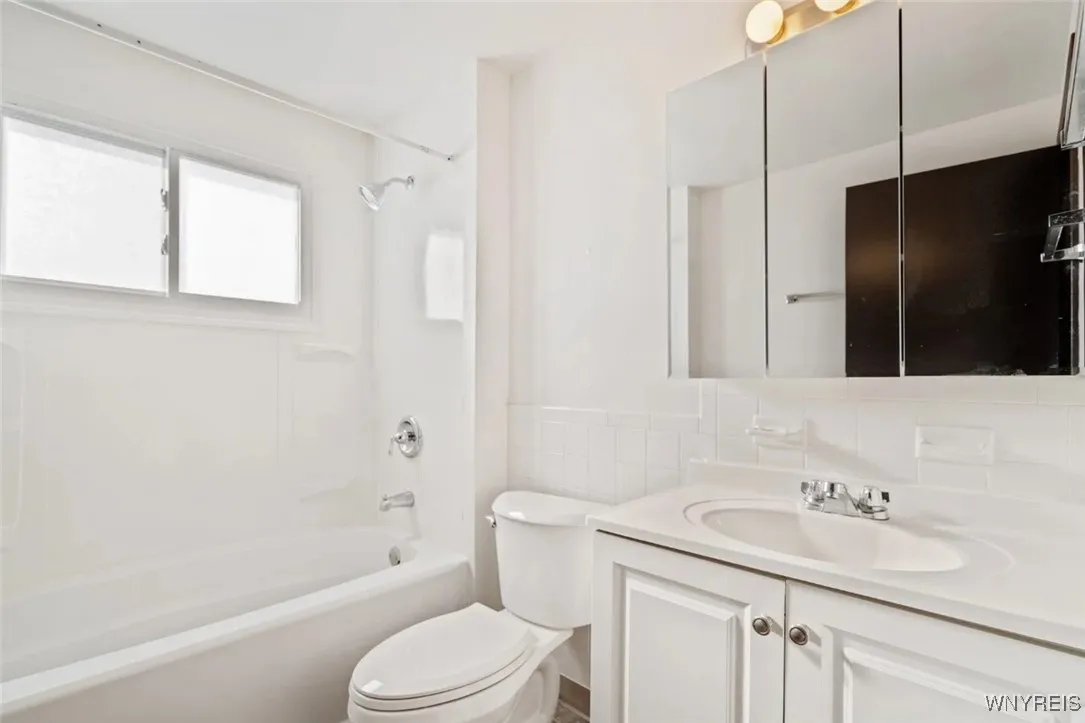 317 Sundridge Drive, Amherst, New York 14228, Amherst, New York 14228, 3 Bedrooms Bedrooms, 4 Rooms Rooms,1 BathroomBathrooms,Residential Lease,For Rent,317 Sundridge Drive, Amherst, New York 14228,B1621979