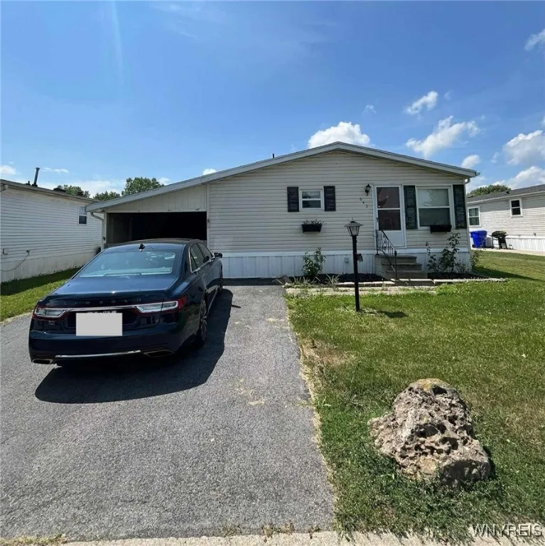 643 Birchwood Drive, Lockport Town, New York 14094, Lockport Town, New York 14094, 3 Bedrooms Bedrooms, 6 Rooms Rooms,2 BathroomsBathrooms,Residential,For Sale,643 Birchwood Drive, Lockport Town, New York 14094,B1622369