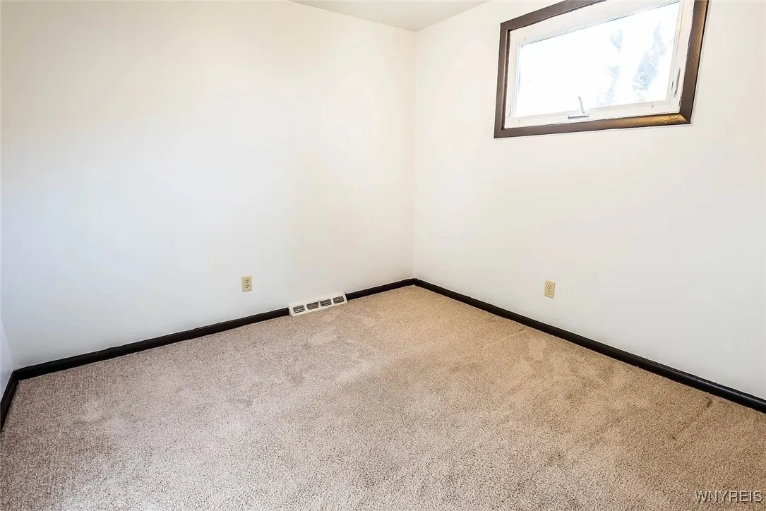111 Sunshine Drive, Amherst, New York 14222, Amherst, New York 14222, 3 Bedrooms Bedrooms, 5 Rooms Rooms,1 BathroomBathrooms,Residential Lease,For Rent,111 Sunshine Drive, Amherst, New York 14222,B1621952