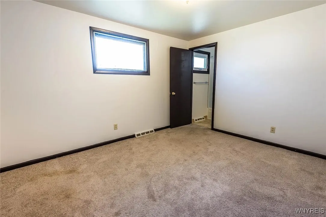 111 Sunshine Drive, Amherst, New York 14222, Amherst, New York 14222, 3 Bedrooms Bedrooms, 5 Rooms Rooms,1 BathroomBathrooms,Residential Lease,For Rent,111 Sunshine Drive, Amherst, New York 14222,B1621952