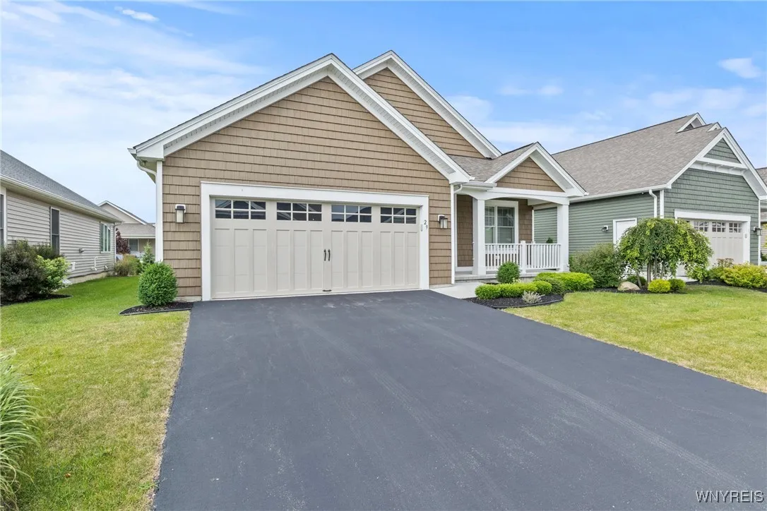 29 Raine Drive, Amherst, New York 14221, Amherst, New York 14221, 2 Bedrooms Bedrooms, 5 Rooms Rooms,2 BathroomsBathrooms,Residential,For Sale,29 Raine Drive, Amherst, New York 14221,B1622329