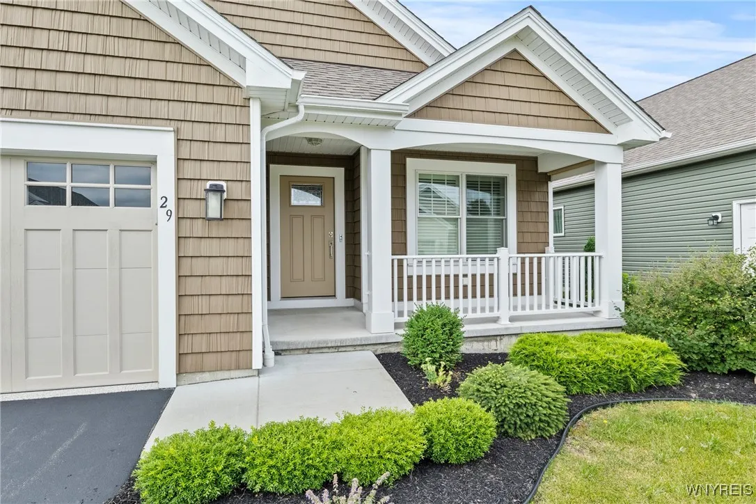 29 Raine Drive, Amherst, New York 14221, Amherst, New York 14221, 2 Bedrooms Bedrooms, 5 Rooms Rooms,2 BathroomsBathrooms,Residential,For Sale,29 Raine Drive, Amherst, New York 14221,B1622329
