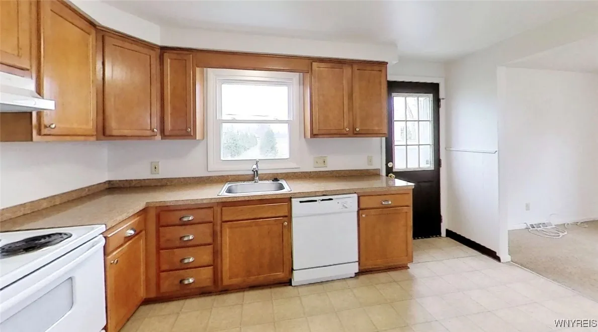 258-left Sundridge, Amherst, New York 14228, Amherst, New York 14228, 3 Bedrooms Bedrooms, 4 Rooms Rooms,1 BathroomBathrooms,Residential Lease,For Rent,258-left Sundridge, Amherst, New York 14228,B1622462
