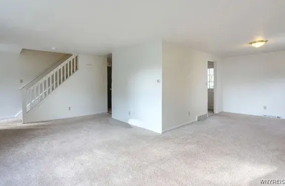 258-left Sundridge, Amherst, New York 14228, Amherst, New York 14228, 3 Bedrooms Bedrooms, 4 Rooms Rooms,1 BathroomBathrooms,Residential Lease,For Rent,258-left Sundridge, Amherst, New York 14228,B1622462