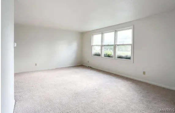 258-left Sundridge, Amherst, New York 14228, Amherst, New York 14228, 3 Bedrooms Bedrooms, 4 Rooms Rooms,1 BathroomBathrooms,Residential Lease,For Rent,258-left Sundridge, Amherst, New York 14228,B1622462