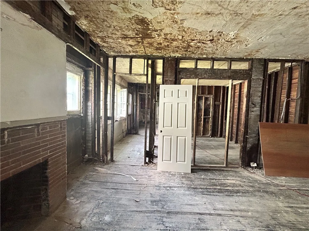 182 Parsells Avenue, Rochester, New York 14609, Rochester, New York 14609, 6 Bedrooms Bedrooms, ,4 BathroomsBathrooms,Residential,For Sale,182 Parsells Avenue, Rochester, New York 14609,R1622451