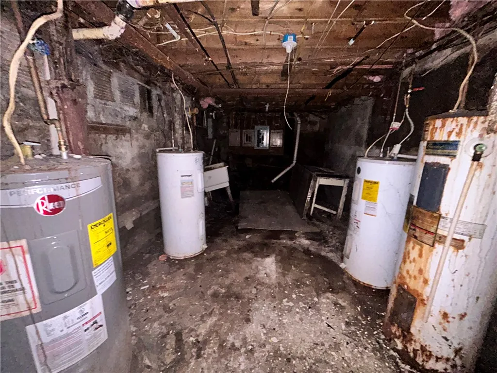 182 Parsells Avenue, Rochester, New York 14609, Rochester, New York 14609, 6 Bedrooms Bedrooms, ,4 BathroomsBathrooms,Residential,For Sale,182 Parsells Avenue, Rochester, New York 14609,R1622451