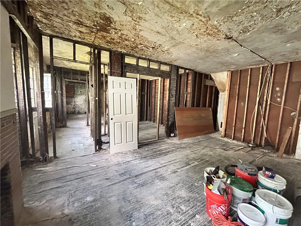 182 Parsells Avenue, Rochester, New York 14609, Rochester, New York 14609, 6 Bedrooms Bedrooms, ,4 BathroomsBathrooms,Residential,For Sale,182 Parsells Avenue, Rochester, New York 14609,R1622451