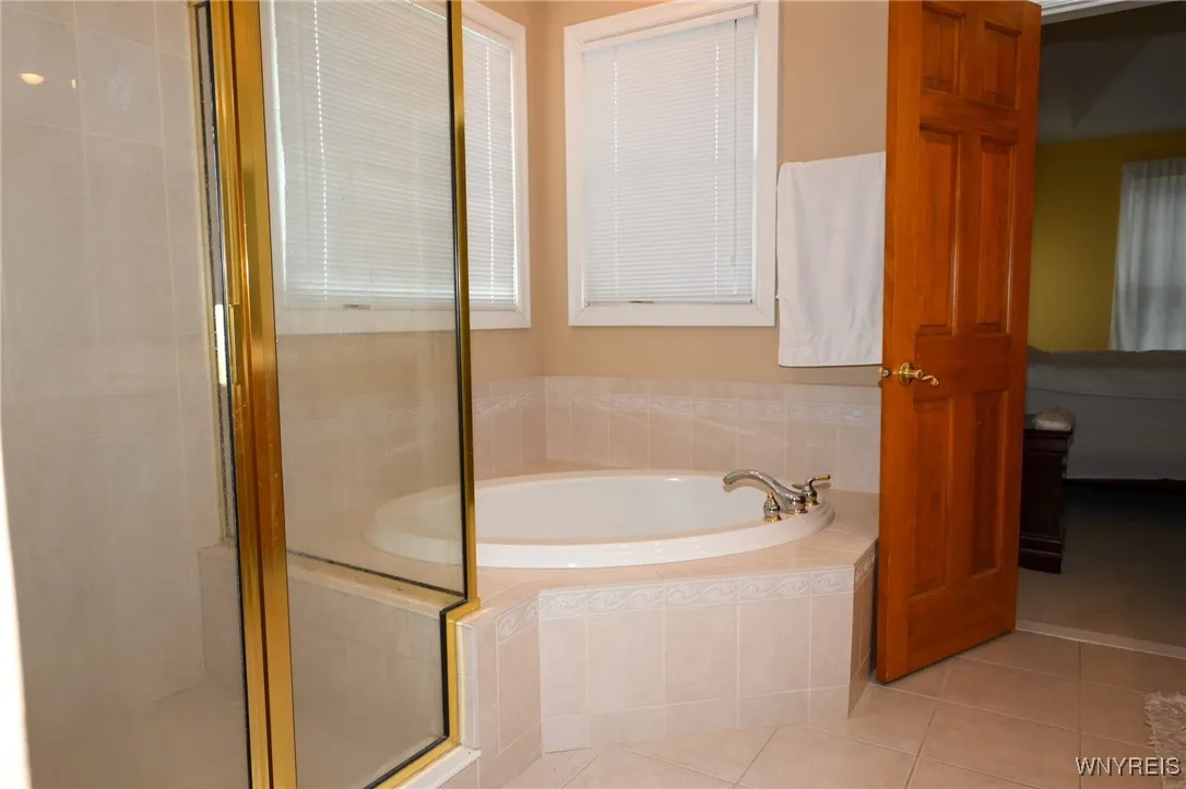 Soaking tub in the private bath