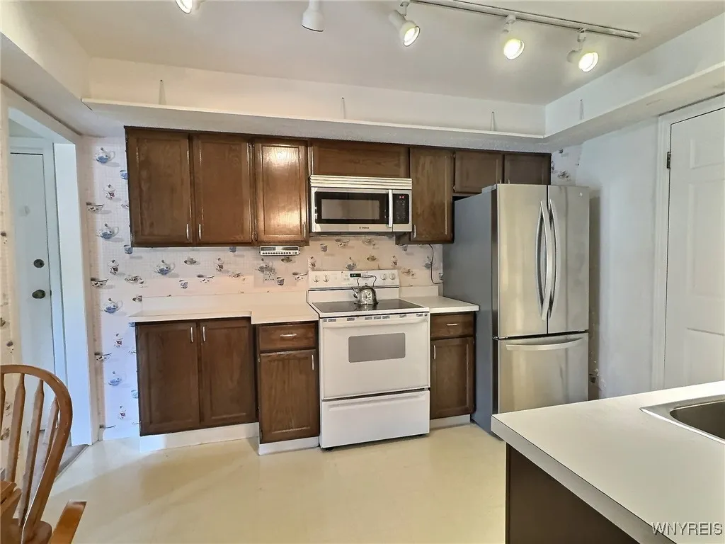 27 Hickory Hill Rd B, Amherst, New York 14221, Amherst, New York 14221, 2 Bedrooms Bedrooms, 5 Rooms Rooms,2 BathroomsBathrooms,Residential,For Sale,27 Hickory Hill Rd B, Amherst, New York 14221,B1622456