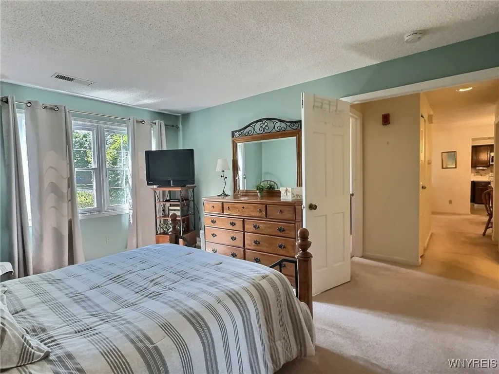 27 Hickory Hill Rd B, Amherst, New York 14221, Amherst, New York 14221, 2 Bedrooms Bedrooms, 5 Rooms Rooms,2 BathroomsBathrooms,Residential,For Sale,27 Hickory Hill Rd B, Amherst, New York 14221,B1622456