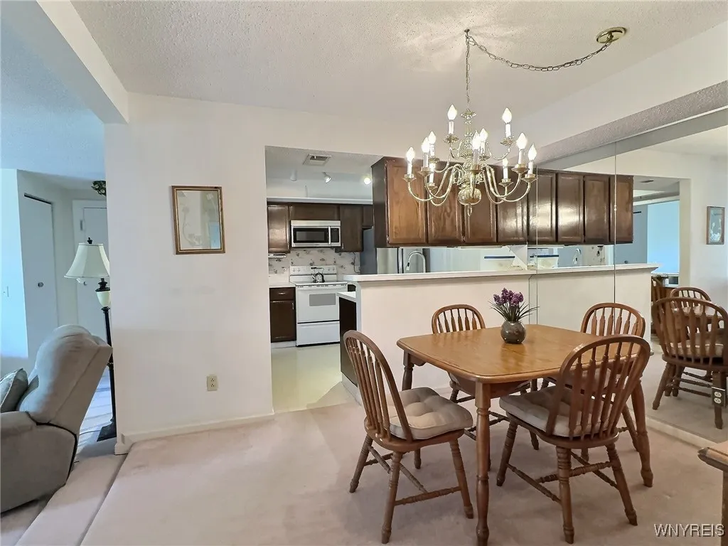 27 Hickory Hill Rd B, Amherst, New York 14221, Amherst, New York 14221, 2 Bedrooms Bedrooms, 5 Rooms Rooms,2 BathroomsBathrooms,Residential,For Sale,27 Hickory Hill Rd B, Amherst, New York 14221,B1622456