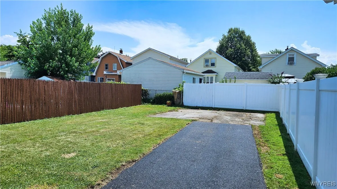 35 Cushing Place, Buffalo, New York 14220, Buffalo, New York 14220, 4 Bedrooms Bedrooms, 10 Rooms Rooms,1 BathroomBathrooms,Residential,For Sale,35 Cushing Place, Buffalo, New York 14220,B1622455