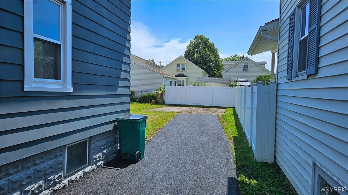 35 Cushing Place, Buffalo, New York 14220, Buffalo, New York 14220, 4 Bedrooms Bedrooms, 10 Rooms Rooms,1 BathroomBathrooms,Residential,For Sale,35 Cushing Place, Buffalo, New York 14220,B1622455