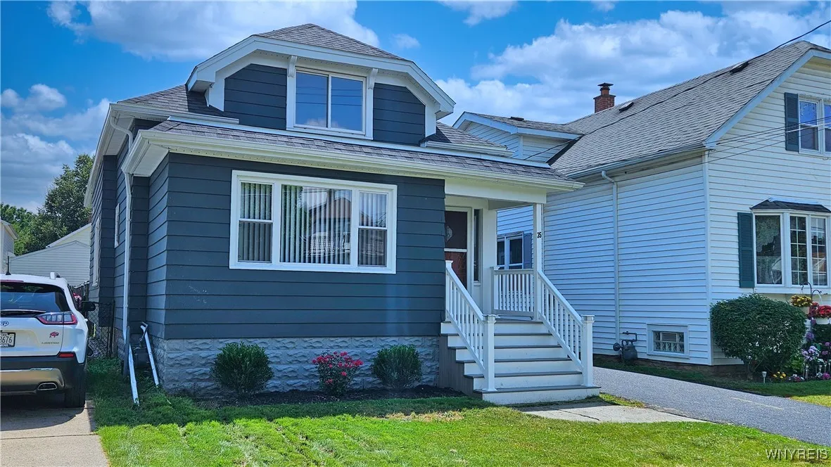 35 Cushing Place, Buffalo, New York 14220, Buffalo, New York 14220, 4 Bedrooms Bedrooms, 10 Rooms Rooms,1 BathroomBathrooms,Residential,For Sale,35 Cushing Place, Buffalo, New York 14220,B1622455