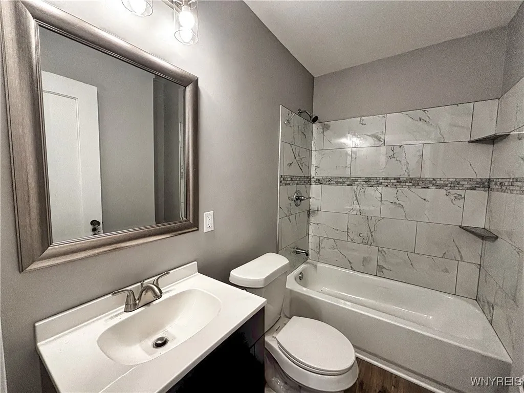 35 Cushing Place, Buffalo, New York 14220, Buffalo, New York 14220, 4 Bedrooms Bedrooms, 10 Rooms Rooms,1 BathroomBathrooms,Residential,For Sale,35 Cushing Place, Buffalo, New York 14220,B1622455