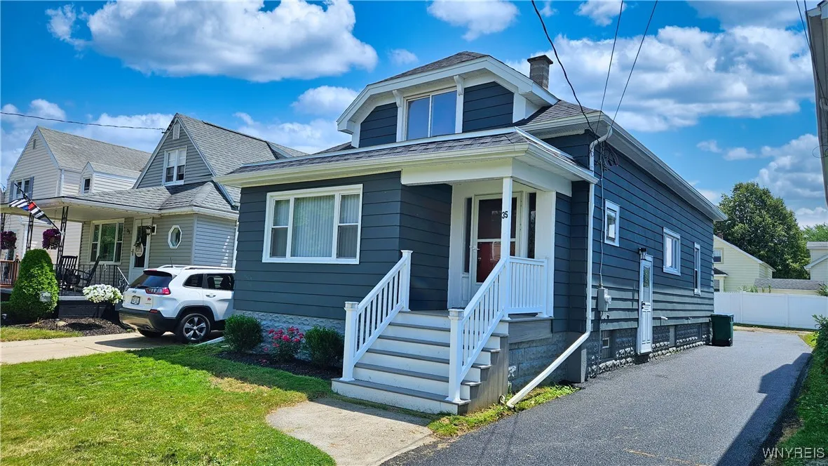 35 Cushing Place, Buffalo, New York 14220, Buffalo, New York 14220, 4 Bedrooms Bedrooms, 10 Rooms Rooms,1 BathroomBathrooms,Residential,For Sale,35 Cushing Place, Buffalo, New York 14220,B1622455