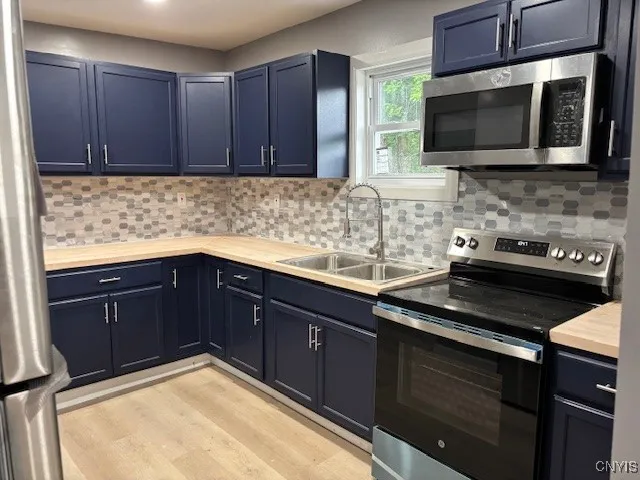 196 Berger Avenue, Syracuse, New York 13205, Syracuse, New York 13205, 5 Bedrooms Bedrooms, 9 Rooms Rooms,2 BathroomsBathrooms,Residential,For Sale,196 Berger Avenue, Syracuse, New York 13205,S1621940