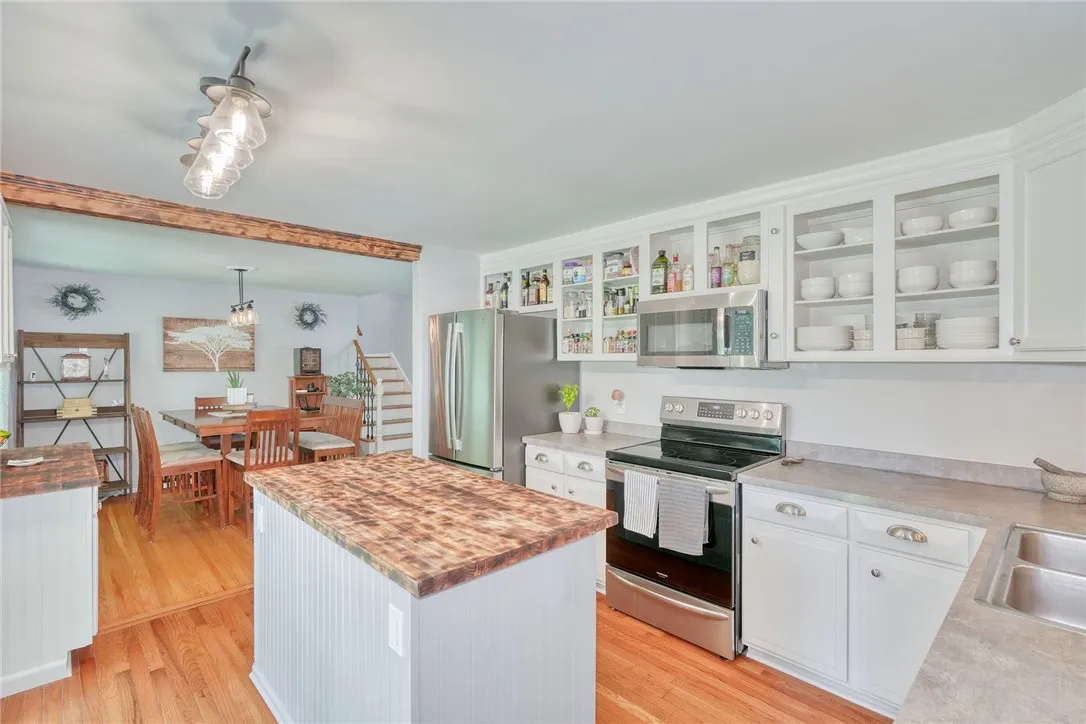 16 Harper Dr, Pittsford, New York 14534, Pittsford, New York 14534, 5 Bedrooms Bedrooms, 9 Rooms Rooms,2 BathroomsBathrooms,Residential,For Sale,16 Harper Dr, Pittsford, New York 14534,R1622290