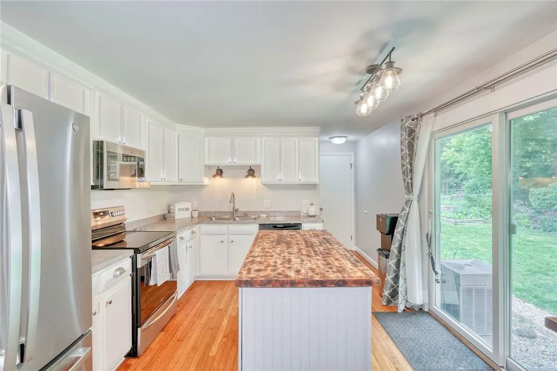 16 Harper Dr, Pittsford, New York 14534, Pittsford, New York 14534, 5 Bedrooms Bedrooms, 9 Rooms Rooms,2 BathroomsBathrooms,Residential,For Sale,16 Harper Dr, Pittsford, New York 14534,R1622290