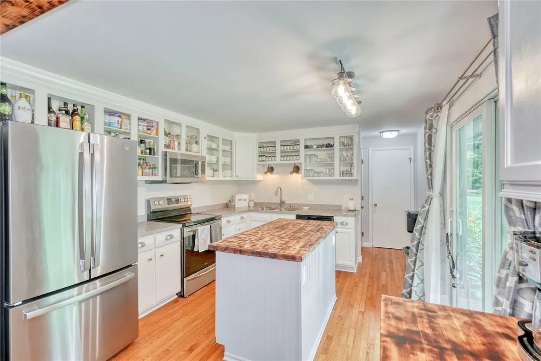 16 Harper Dr, Pittsford, New York 14534, Pittsford, New York 14534, 5 Bedrooms Bedrooms, 9 Rooms Rooms,2 BathroomsBathrooms,Residential,For Sale,16 Harper Dr, Pittsford, New York 14534,R1622290