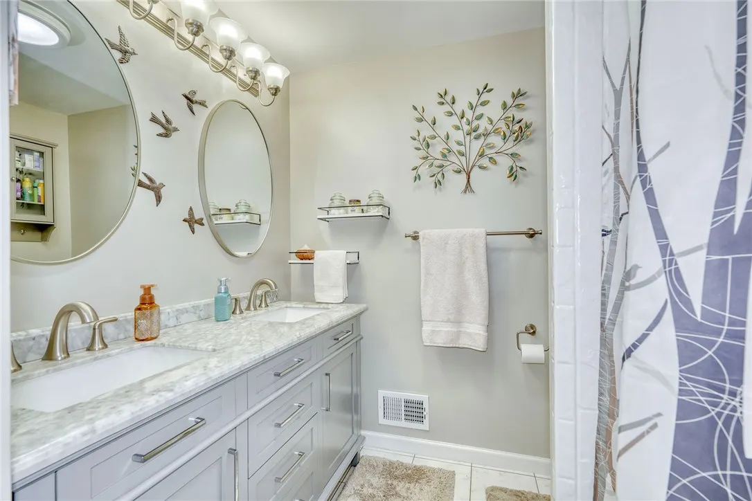 16 Harper Dr, Pittsford, New York 14534, Pittsford, New York 14534, 5 Bedrooms Bedrooms, 9 Rooms Rooms,2 BathroomsBathrooms,Residential,For Sale,16 Harper Dr, Pittsford, New York 14534,R1622290