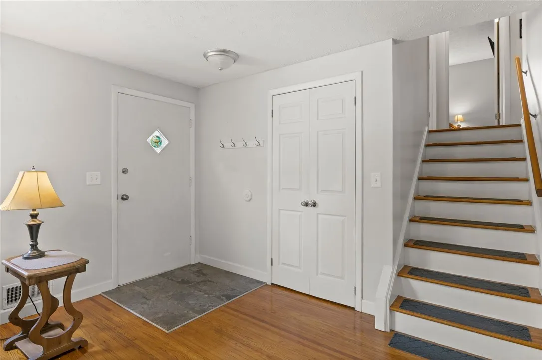29 Davy Drive, Gates, New York 14624, Gates, New York 14624, 4 Bedrooms Bedrooms, 7 Rooms Rooms,2 BathroomsBathrooms,Residential,For Sale,29 Davy Drive, Gates, New York 14624,R1621589