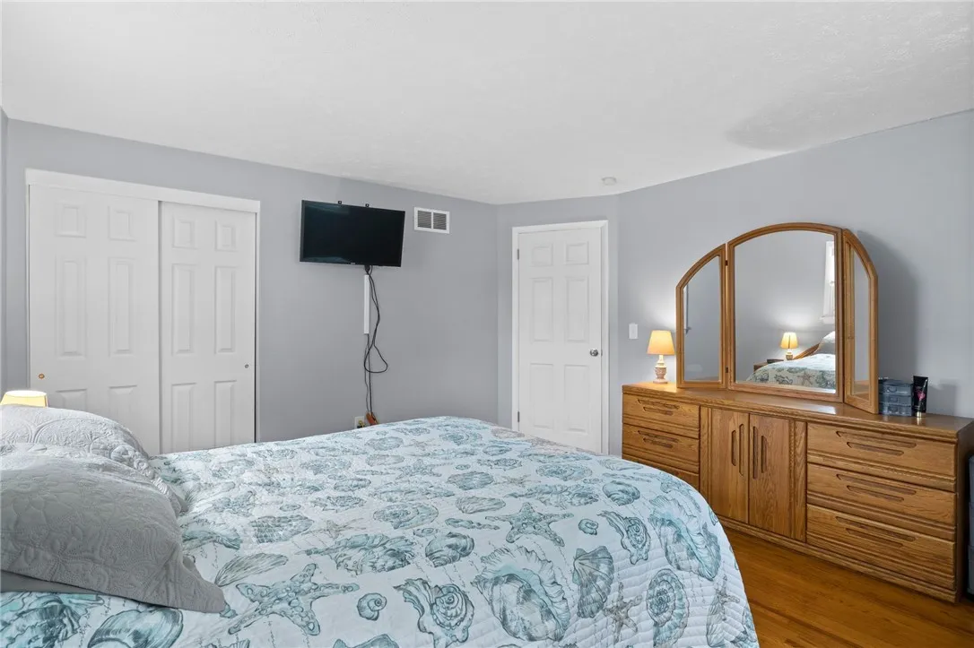 29 Davy Drive, Gates, New York 14624, Gates, New York 14624, 4 Bedrooms Bedrooms, 7 Rooms Rooms,2 BathroomsBathrooms,Residential,For Sale,29 Davy Drive, Gates, New York 14624,R1621589