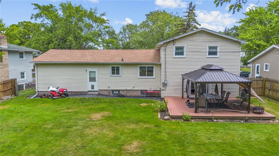 29 Davy Drive, Gates, New York 14624, Gates, New York 14624, 4 Bedrooms Bedrooms, 7 Rooms Rooms,2 BathroomsBathrooms,Residential,For Sale,29 Davy Drive, Gates, New York 14624,R1621589