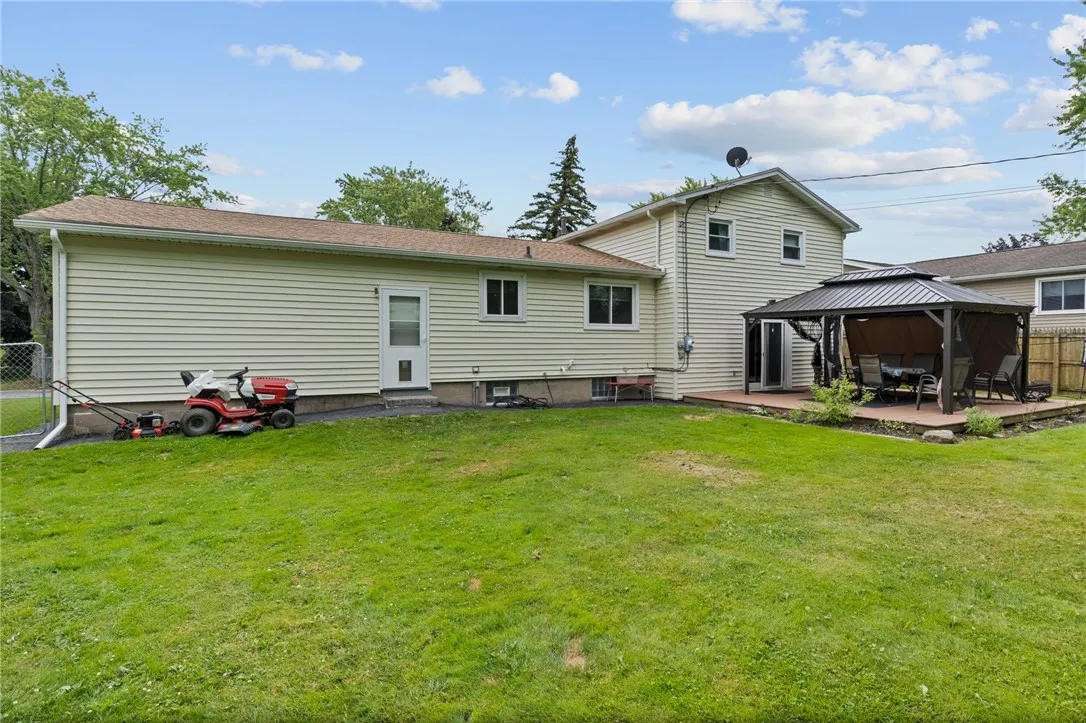 29 Davy Drive, Gates, New York 14624, Gates, New York 14624, 4 Bedrooms Bedrooms, 7 Rooms Rooms,2 BathroomsBathrooms,Residential,For Sale,29 Davy Drive, Gates, New York 14624,R1621589