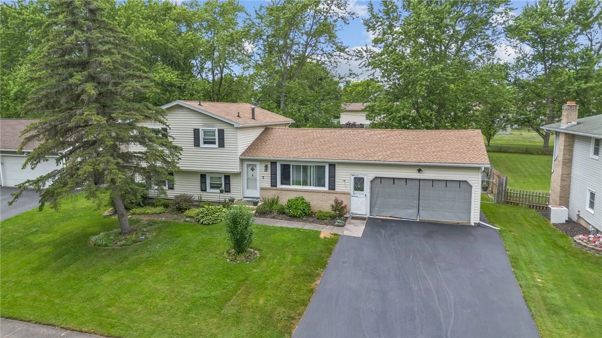 29 Davy Drive, Gates, New York 14624, Gates, New York 14624, 4 Bedrooms Bedrooms, 7 Rooms Rooms,2 BathroomsBathrooms,Residential,For Sale,29 Davy Drive, Gates, New York 14624,R1621589