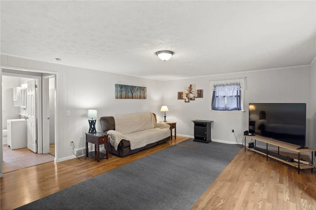 29 Davy Drive, Gates, New York 14624, Gates, New York 14624, 4 Bedrooms Bedrooms, 7 Rooms Rooms,2 BathroomsBathrooms,Residential,For Sale,29 Davy Drive, Gates, New York 14624,R1621589