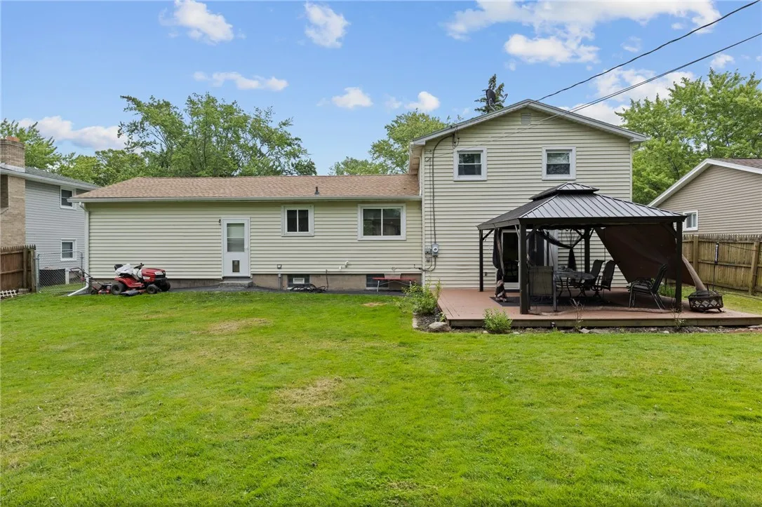 29 Davy Drive, Gates, New York 14624, Gates, New York 14624, 4 Bedrooms Bedrooms, 7 Rooms Rooms,2 BathroomsBathrooms,Residential,For Sale,29 Davy Drive, Gates, New York 14624,R1621589