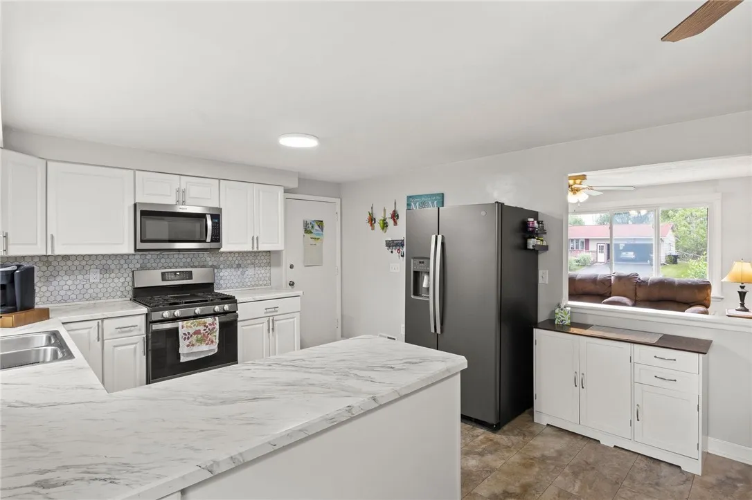 29 Davy Drive, Gates, New York 14624, Gates, New York 14624, 4 Bedrooms Bedrooms, 7 Rooms Rooms,2 BathroomsBathrooms,Residential,For Sale,29 Davy Drive, Gates, New York 14624,R1621589